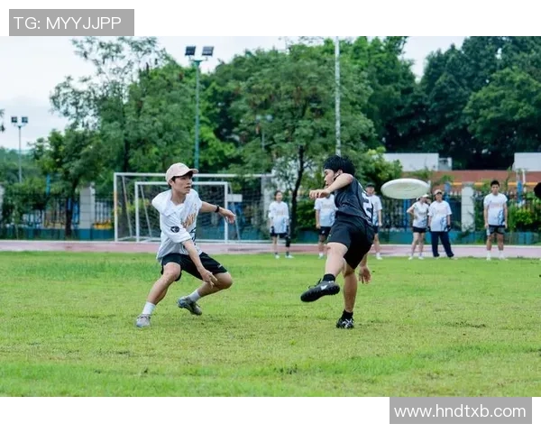 张敏独家分享飞盘技巧与心得体会助你快速提升飞盘水平