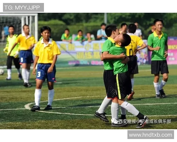 足球明星四人携手共创辉煌传奇展现绿茵场上的无尽魅力与激情 足球明星四人携手共创辉煌传奇展现绿茵场上的无尽魅力与激情