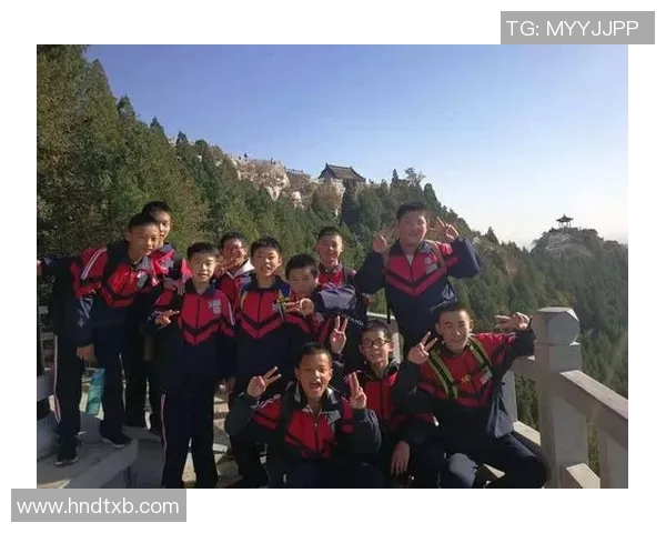 足球明星齐贺高考学子愿你们勇攀高峰实现梦想展现青春风采